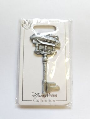 Disney Parks - Key to the Magic Passholder Set 2012 Monorail - Pin Brooch